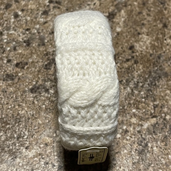 Britt's Knits bangle bracelet white cable knit NEW - Picture 2 of 4